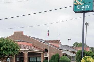 هتل Rodeway Inn At Fort Lee