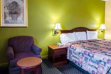 هتل Rodeway Inn