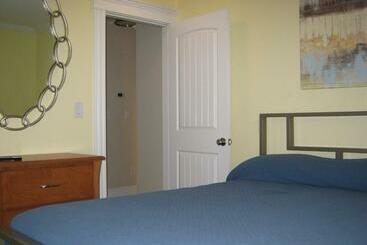 Отель The Inn At Crystal Cove On Boston Harbor