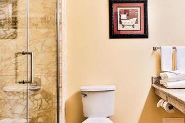 هتل The View Inn & Suites Bethlehem / Allentown / Lehigh Airport