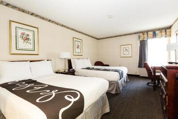 هتل The View Inn & Suites Bethlehem / Allentown / Lehigh Airport