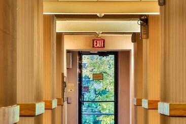هتل The View Inn & Suites Bethlehem / Allentown / Lehigh Airport