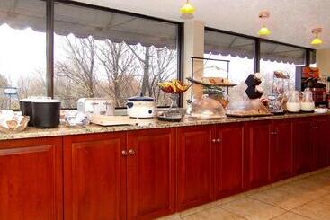 هتل The View Inn & Suites Bethlehem / Allentown / Lehigh Airport