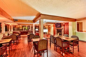 هتل The View Inn & Suites Bethlehem / Allentown / Lehigh Airport