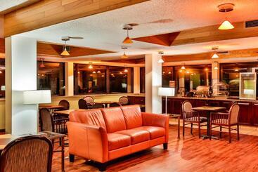 هتل The View Inn & Suites Bethlehem / Allentown / Lehigh Airport