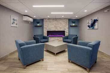 هتل Wingate By Wyndham Detroit Metro Airport