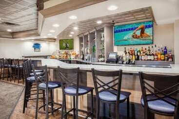 هتل Wingate By Wyndham Detroit Metro Airport