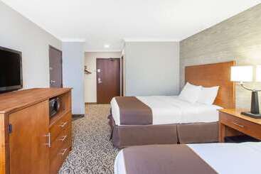 هتل Wingate By Wyndham Detroit Metro Airport