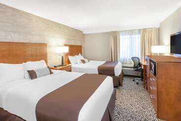 هتل Wingate By Wyndham Detroit Metro Airport