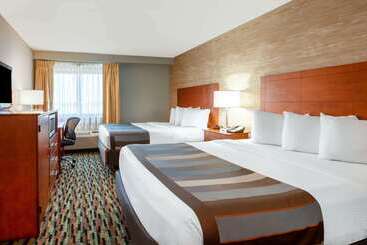 هتل Wingate By Wyndham Detroit Metro Airport