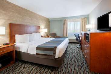 هتل Wingate By Wyndham Detroit Metro Airport
