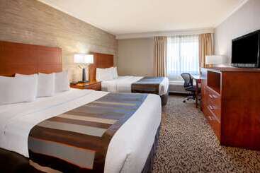 هتل Wingate By Wyndham Detroit Metro Airport