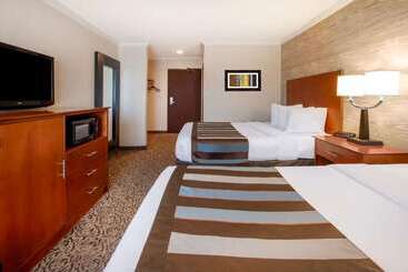 هتل Wingate By Wyndham Detroit Metro Airport