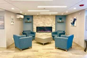 هتل Wingate By Wyndham Detroit Metro Airport