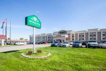 هتل Wingate By Wyndham Detroit Metro Airport