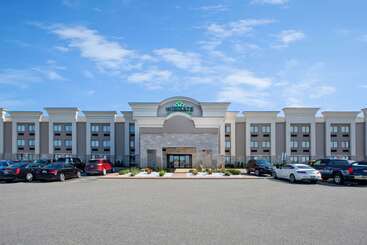 هتل Wingate By Wyndham Detroit Metro Airport