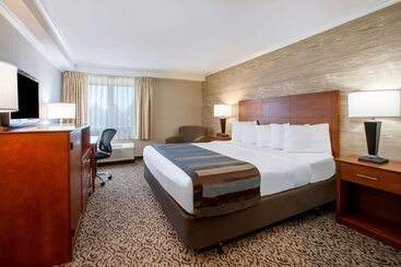 هتل Wingate By Wyndham Detroit Metro Airport