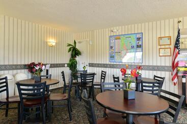 هتل Americas Best Value Inn Satellite Beach Melbourne