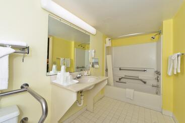 هتل Americas Best Value Inn Satellite Beach Melbourne