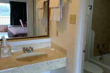 هتل Baton Rouge West Inn