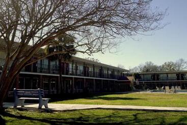 هتل Baton Rouge West Inn