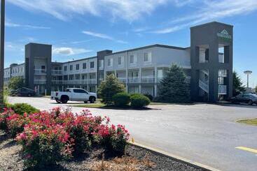 هتل Baymont By Wyndham Dayton North