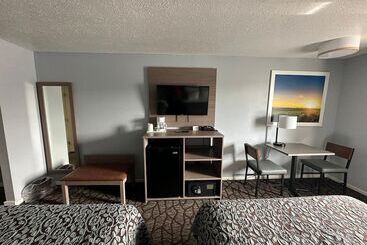 هتل Baymont By Wyndham Manistee