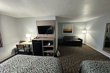 هتل Baymont By Wyndham Manistee
