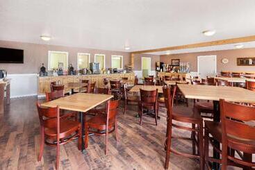 هتل Baymont By Wyndham Manistee