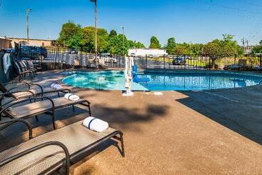 هتل Best Western Plus Hanes Mall