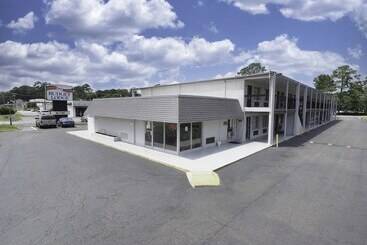 هتل Budget Lodge Churchland