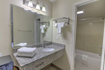 هتل Budget Lodge Churchland