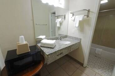هتل Budget Lodge Churchland