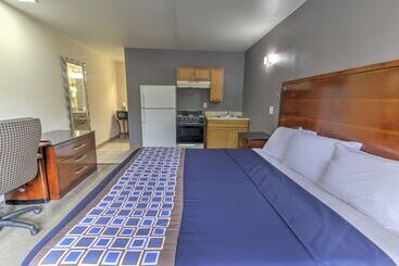 هتل Budget Lodge Churchland