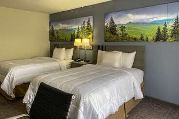 هتل Clarion Pointe Greensboro Coliseum Area