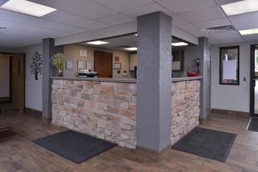 酒店 Cottonwood Inn And Conference Center
