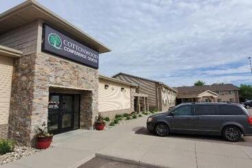 酒店 Cottonwood Inn And Conference Center