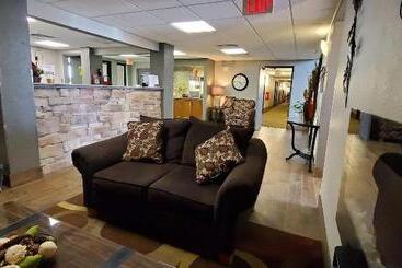 酒店 Cottonwood Inn And Conference Center