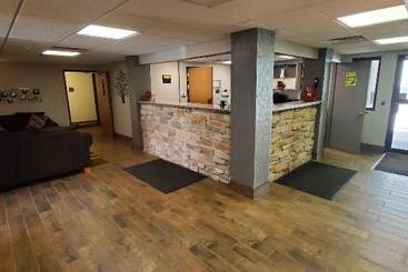 هتل Cottonwood Inn And Conference Center
