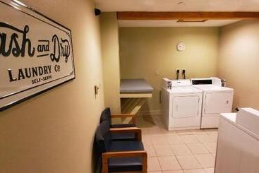 酒店 Cottonwood Inn And Conference Center
