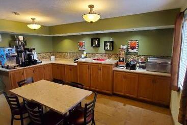 酒店 Cottonwood Inn And Conference Center