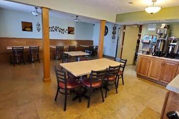 酒店 Cottonwood Inn And Conference Center