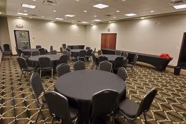 酒店 Cottonwood Inn And Conference Center