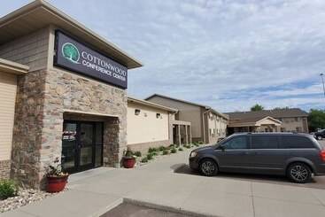 酒店 Cottonwood Inn And Conference Center