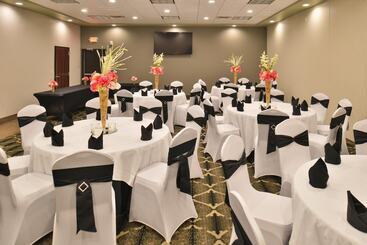 酒店 Cottonwood Inn And Conference Center