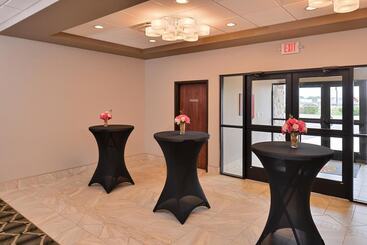 酒店 Cottonwood Inn And Conference Center