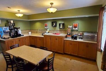 酒店 Cottonwood Inn And Conference Center