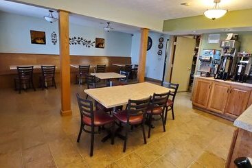 酒店 Cottonwood Inn And Conference Center