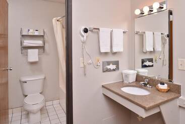 هتل Cottonwood Inn And Conference Center