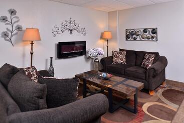 酒店 Cottonwood Inn And Conference Center